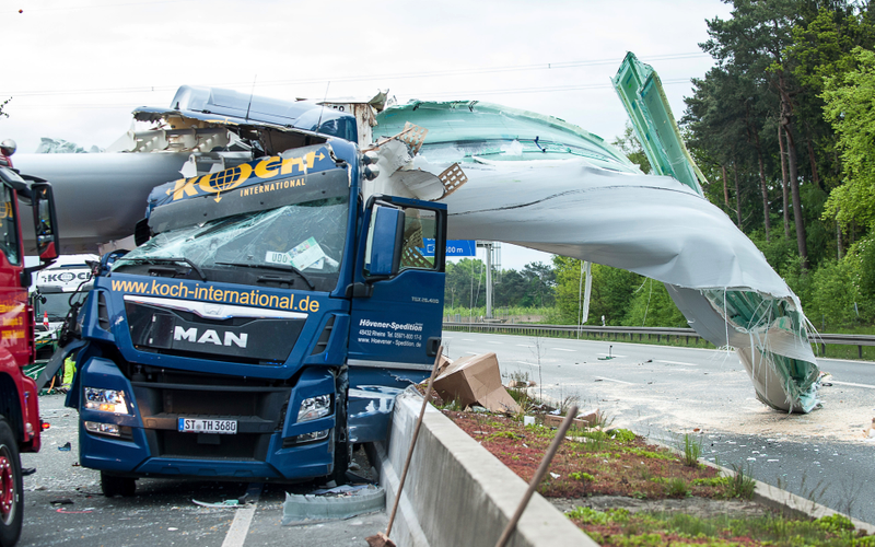 Illustration for article titled Giant Wind Turbine Blade Slices Through Truck, Shuts Down Road In Radical Attempt To Reduce Emissions